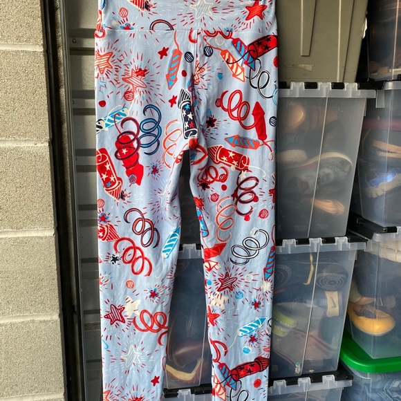 Lularoe Leggings Gray Red Fire Works Size One - Picture 1 of 13